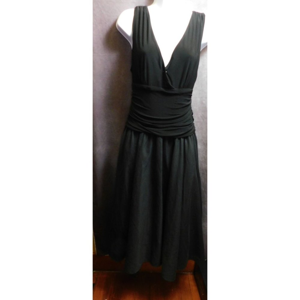 Jessica Howard Evenings Black Sleeveless Gown